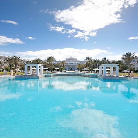 Radisson Blu Palace Resort & Thalasso, Djerba Mezraia Exterior foto The swimming pool at the hotel