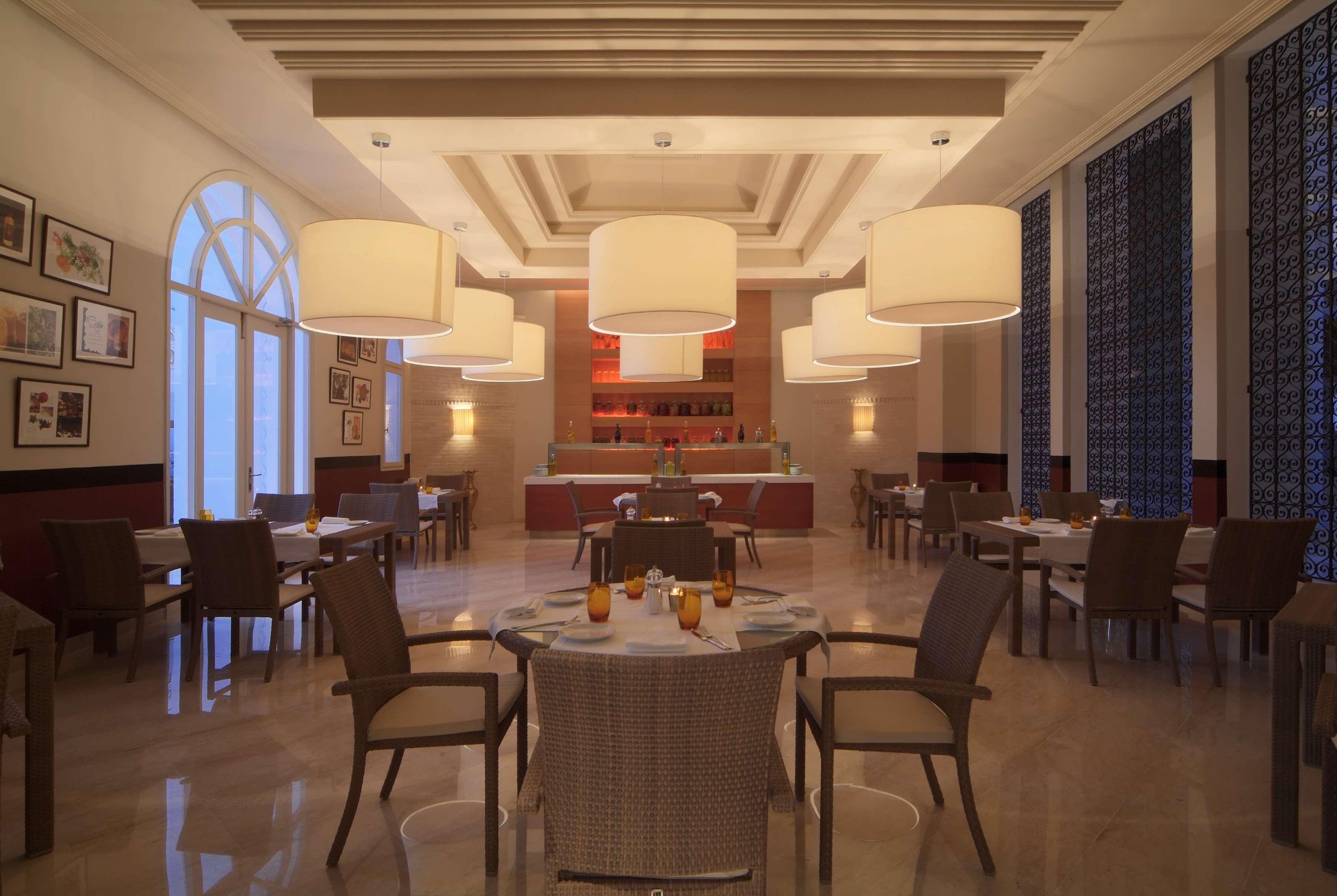 Radisson Blu Palace Resort & Thalasso, Djerba Mezraia Restaurant foto The restaurant