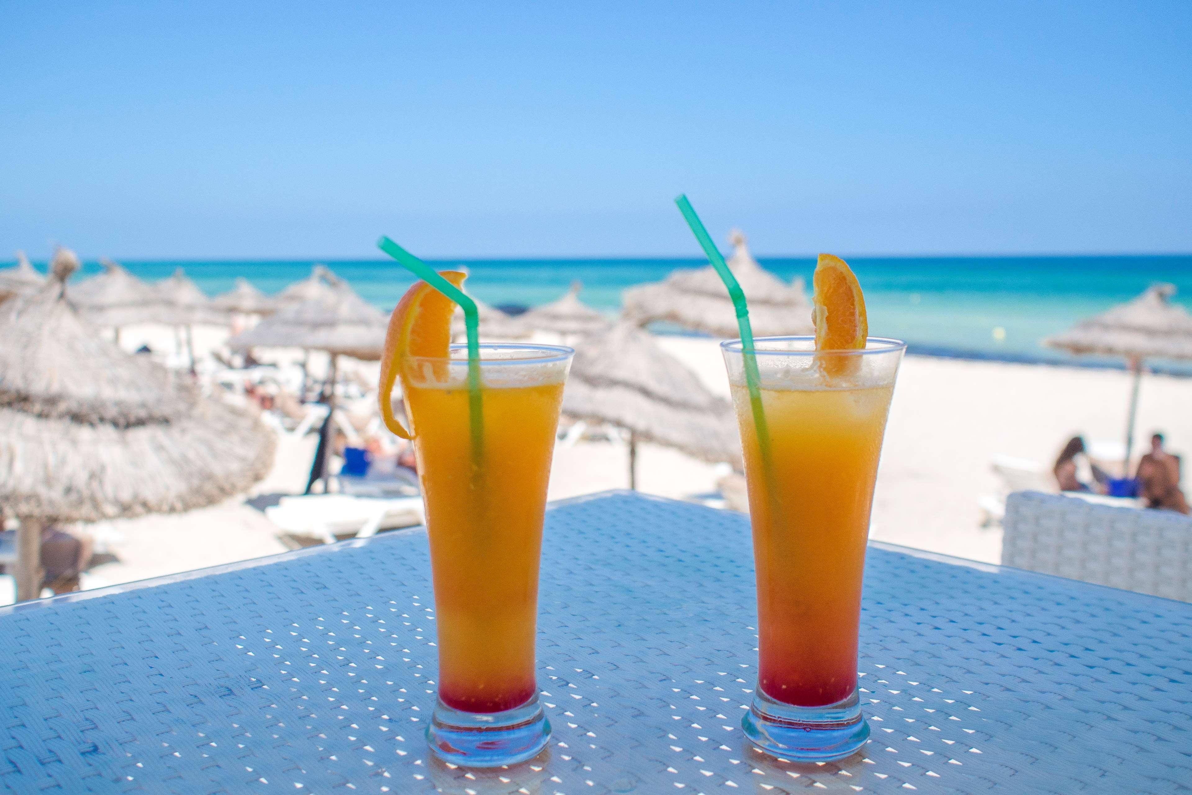 Radisson Blu Palace Resort & Thalasso, Djerba Mezraia Exterior foto Two tequila sunrises
