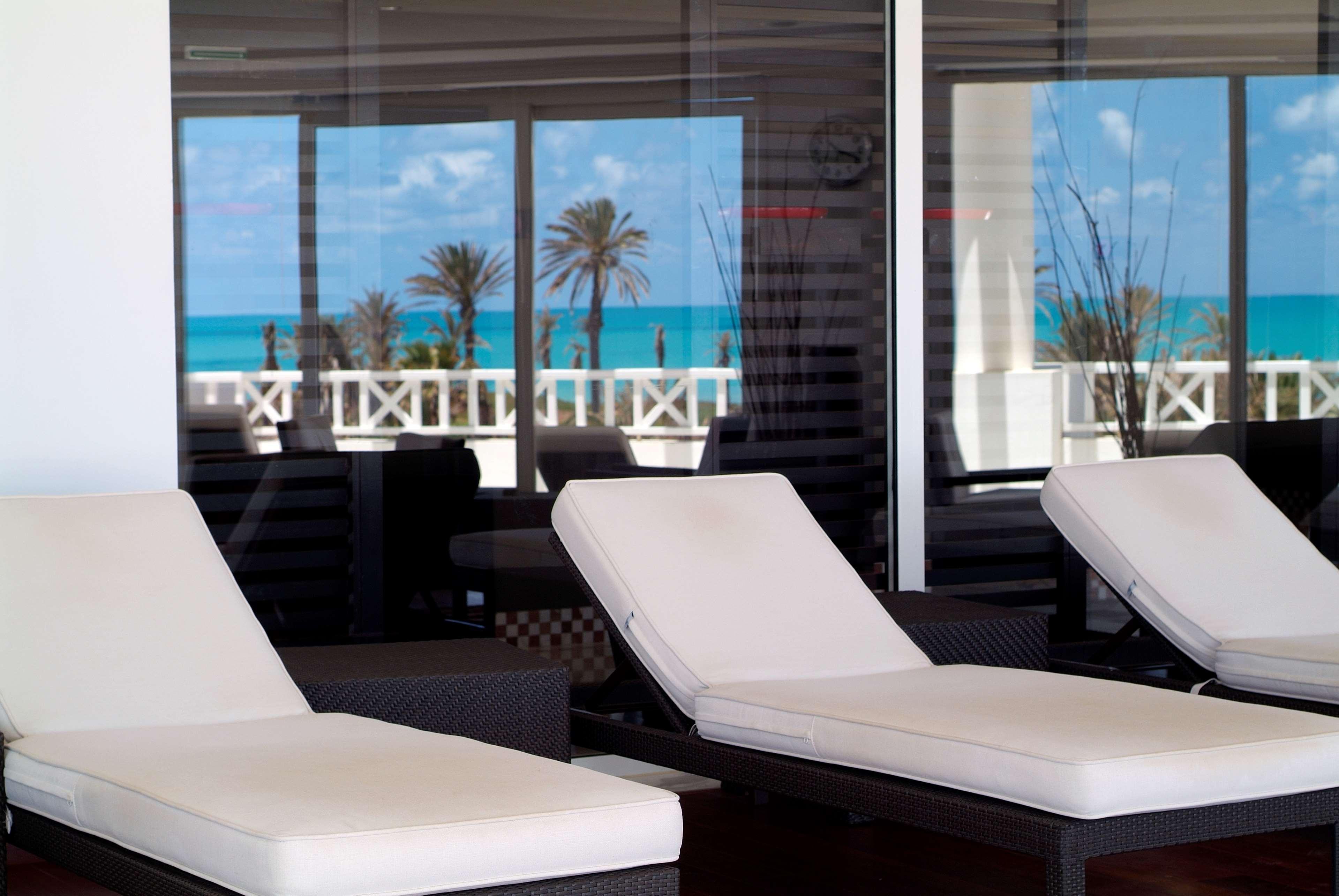 Radisson Blu Palace Resort & Thalasso, Djerba Mezraia Exterior foto The interior of the lounge