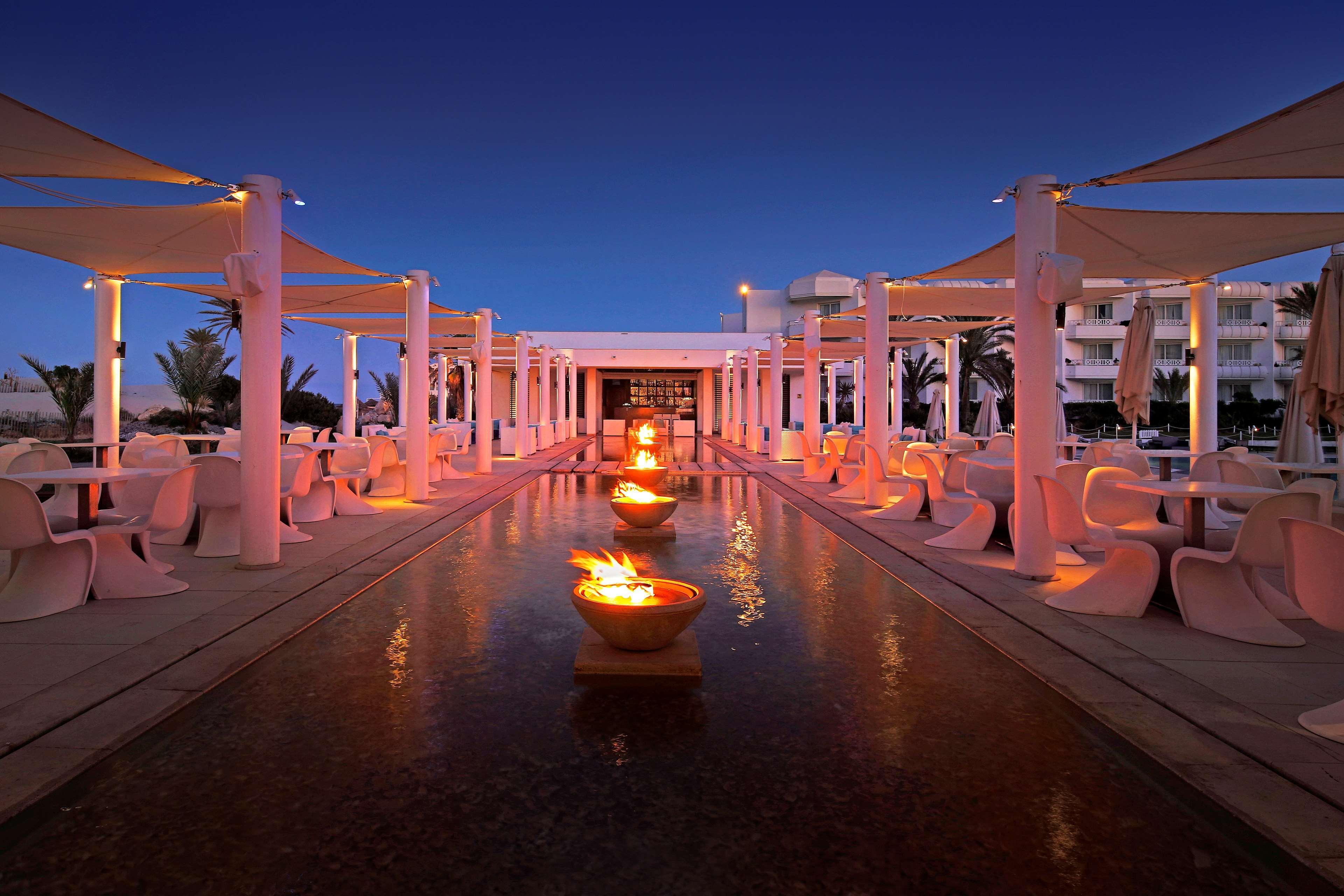 Radisson Blu Palace Resort & Thalasso, Djerba Mezraia Exterior foto The resort's main restaurant