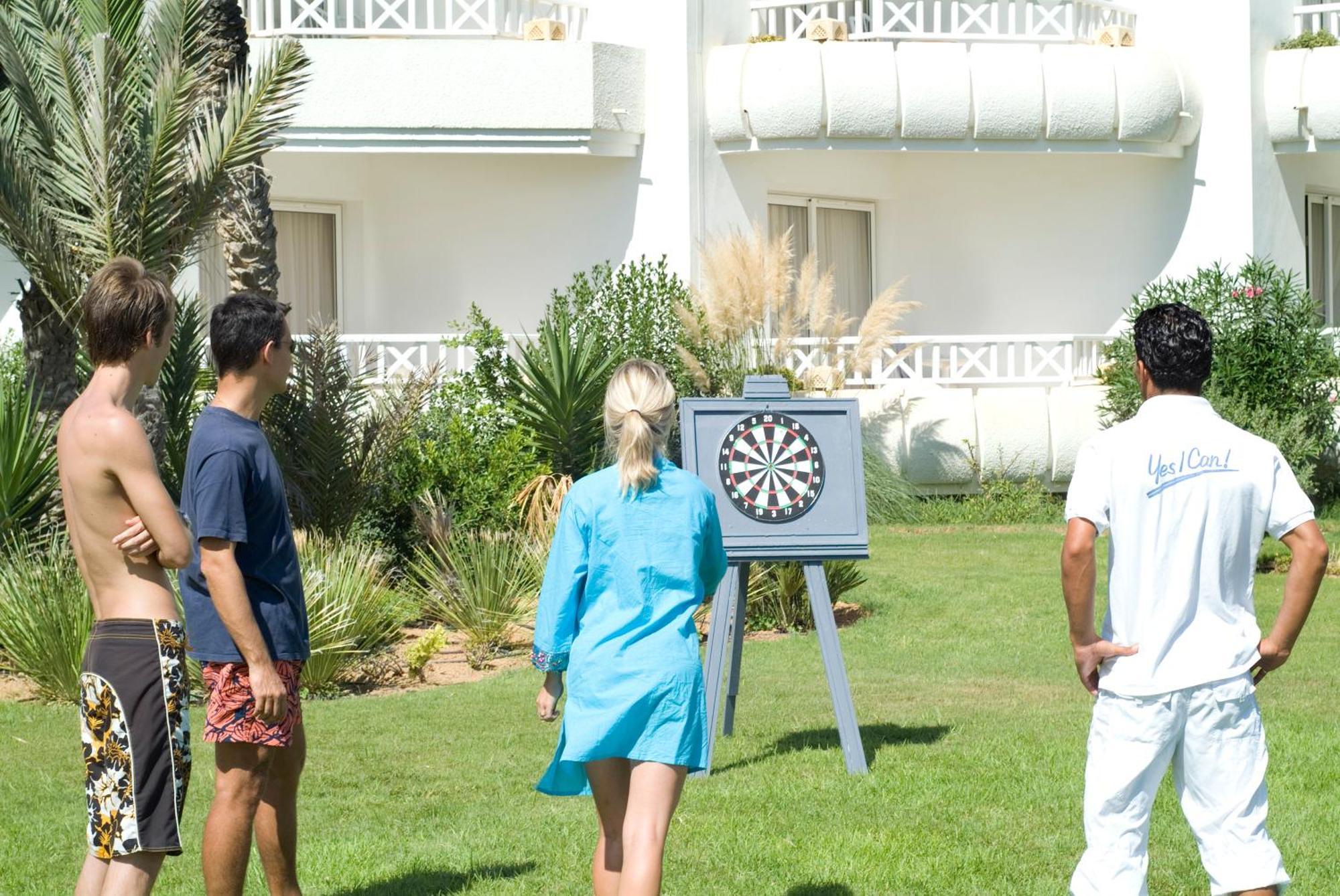 Radisson Blu Palace Resort & Thalasso, Djerba Mezraia Exterior foto Outdoor dartboard