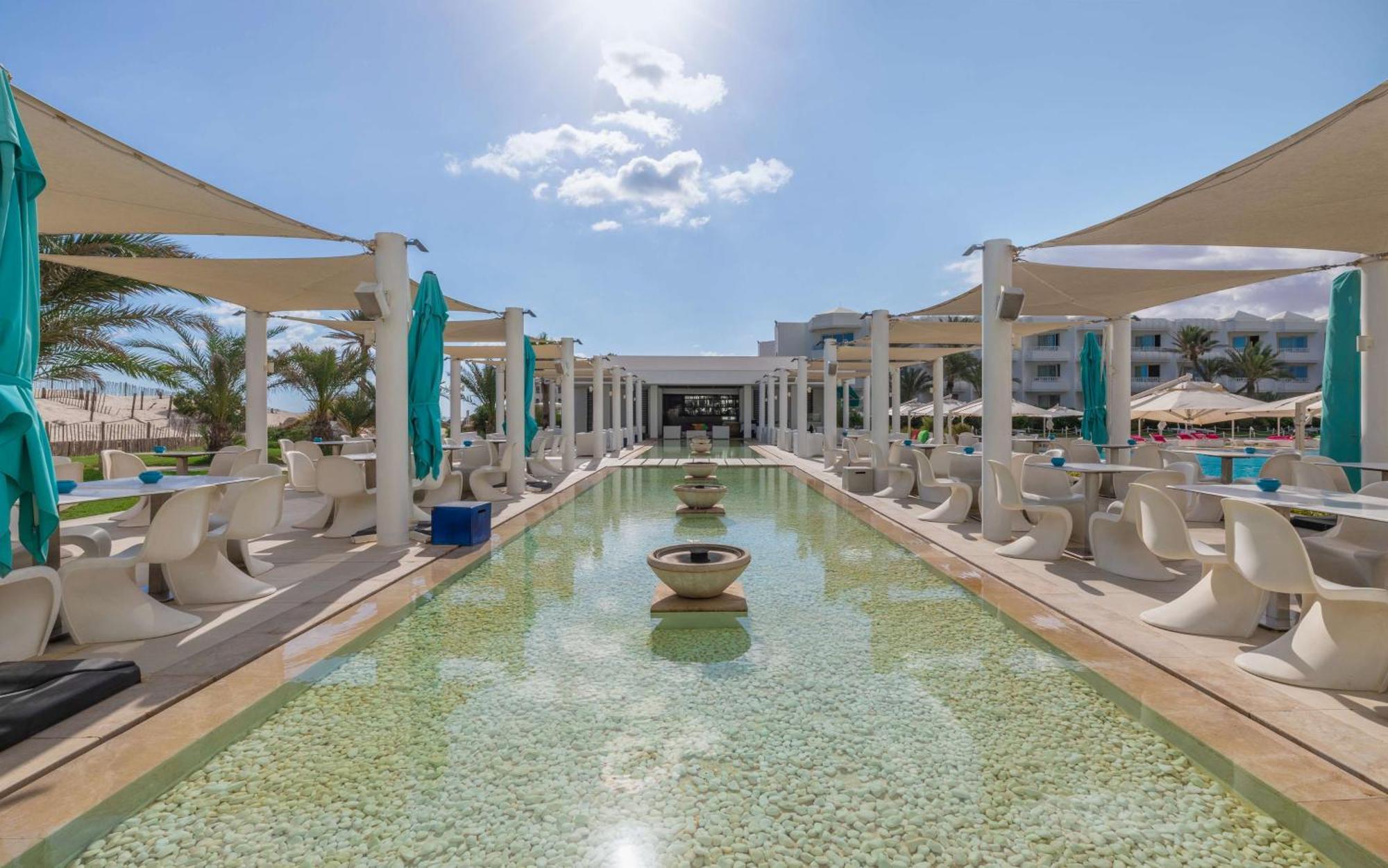 Radisson Blu Palace Resort & Thalasso, Djerba Mezraia Exterior foto The resort's main pool