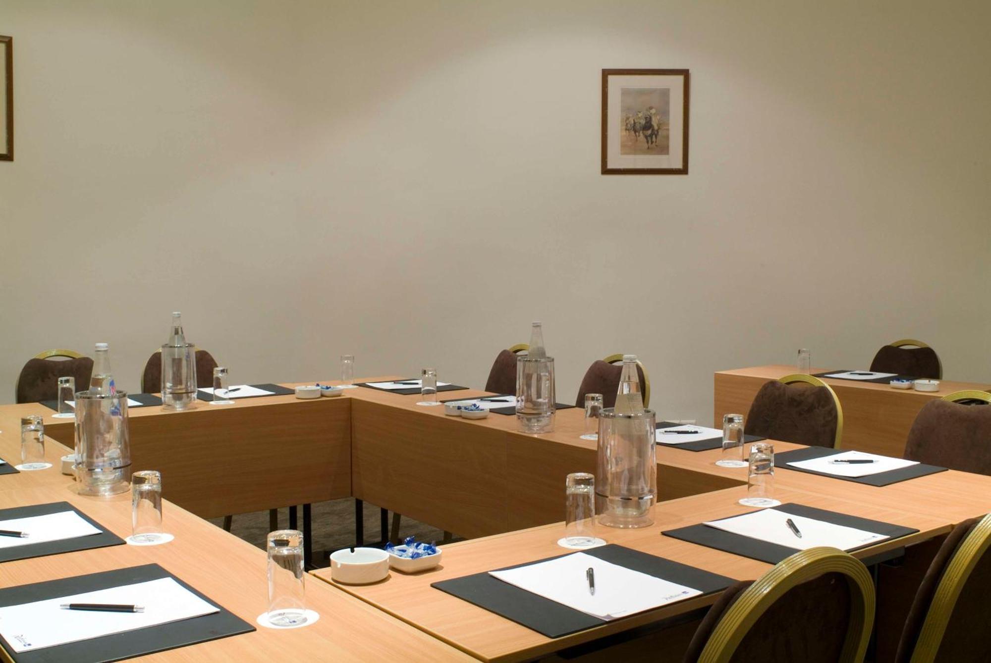 Radisson Blu Palace Resort & Thalasso, Djerba Mezraia Exterior foto A meeting room at the hotel