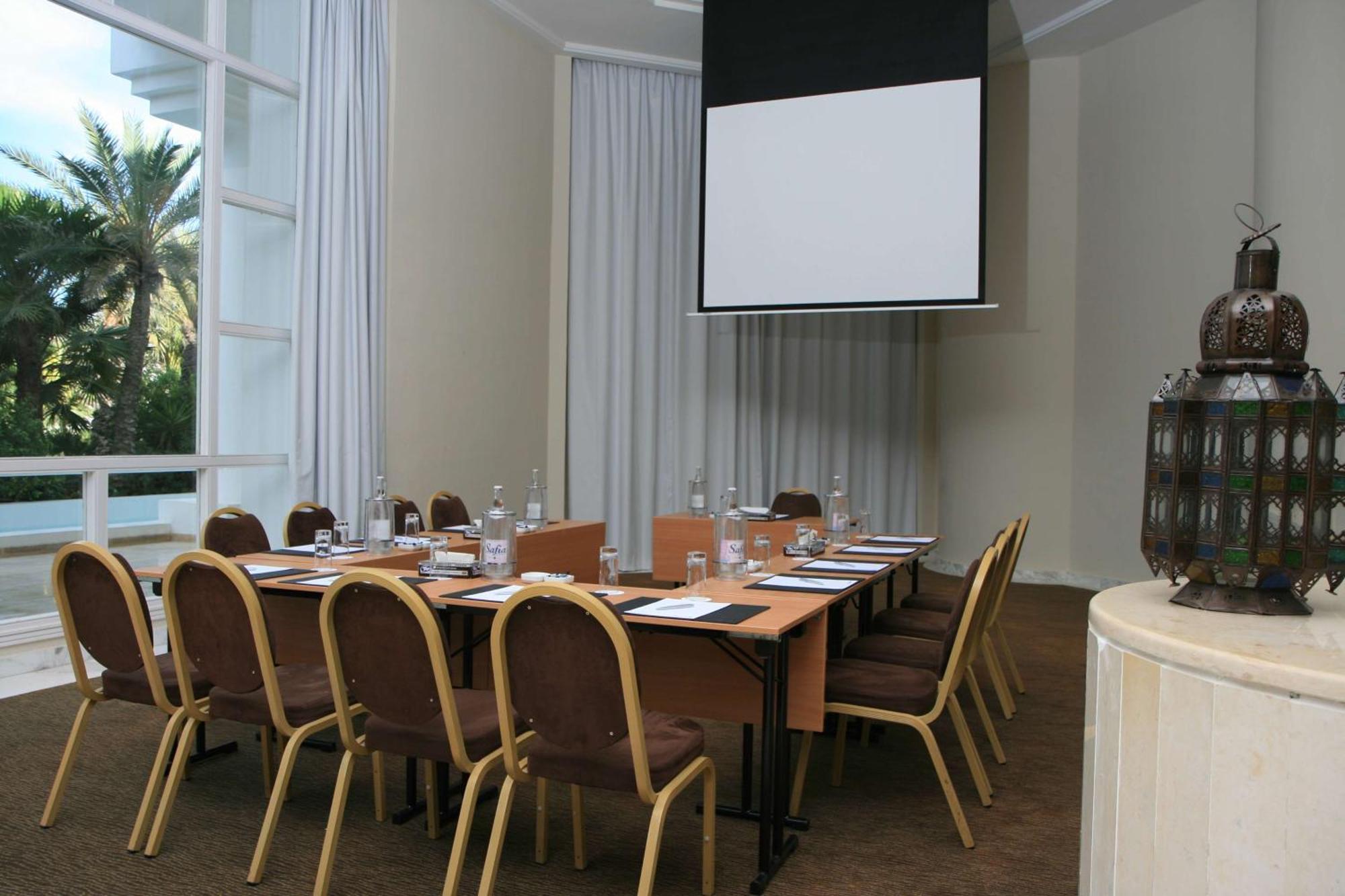 Radisson Blu Palace Resort & Thalasso, Djerba Mezraia Exterior foto A meeting room at the hotel